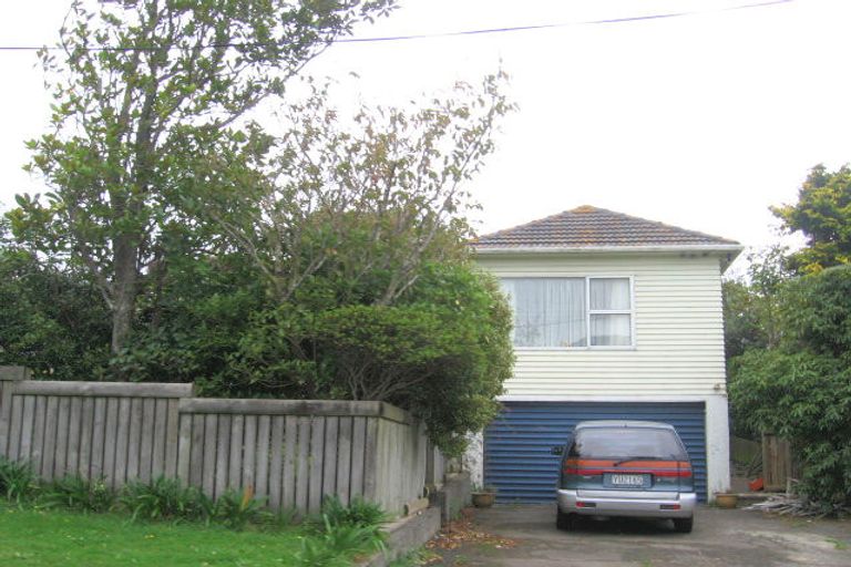 Photo of property in 52 Ranui Terrace, Tawa, Wellington, 5028