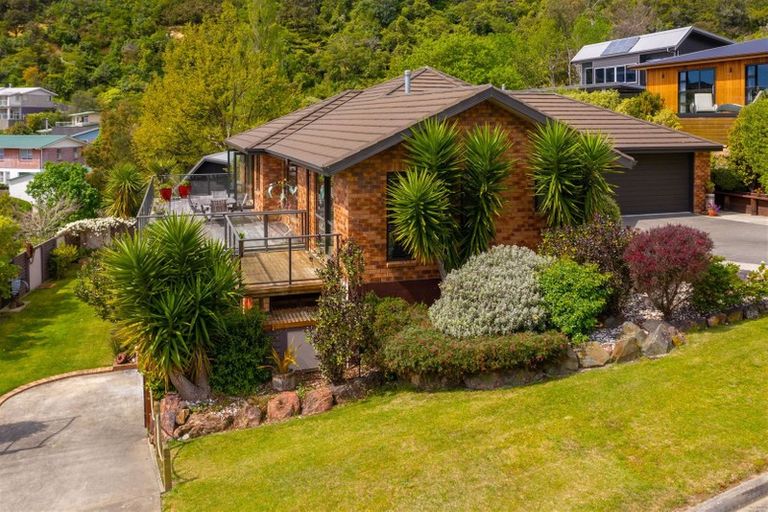 Photo of property in 18 Russell Street, Picton, 7220