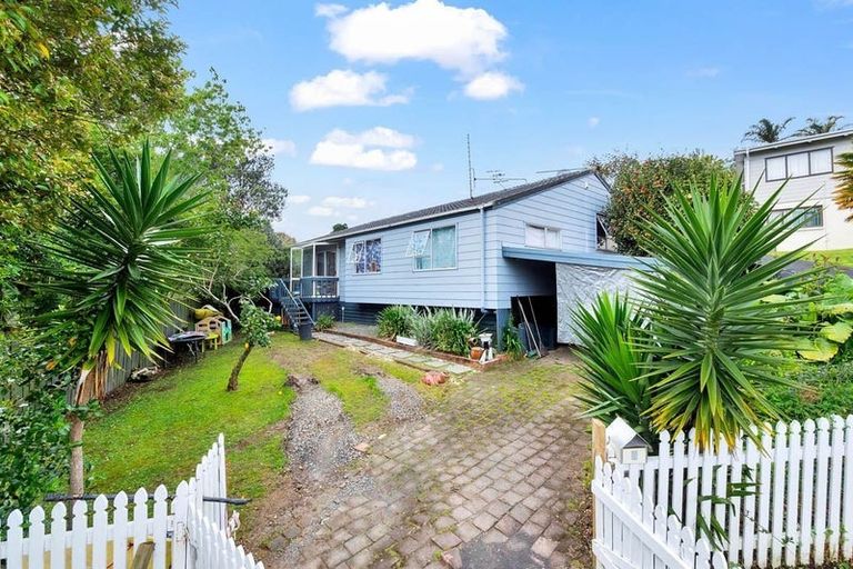 Photo of property in 8 Arde Place, Massey, Auckland, 0614