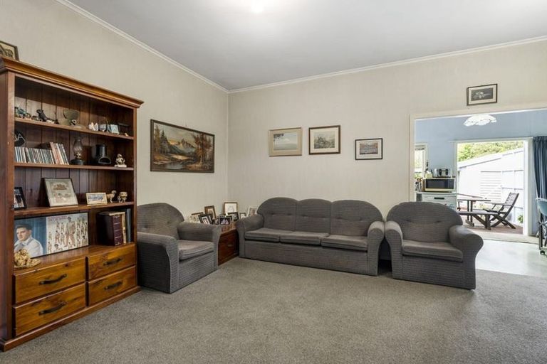 Photo of property in 93 Lynwood Road, New Lynn, Auckland, 0600