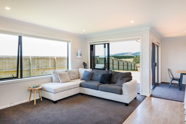 Photo of property in 50 Atlantic Drive, Fitzherbert, Palmerston North, 4410
