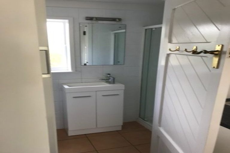 Photo of property in 2/6 Saltburn Road, Milford, Auckland, 0620