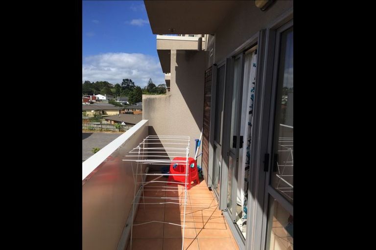 Photo of property in 16e/30 Westward Ho, Glen Eden, Auckland, 0602