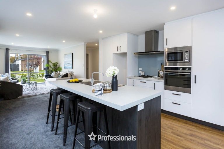 Photo of property in 11 Te Kaeaea Crescent, Wallaceville, Upper Hutt, 5018