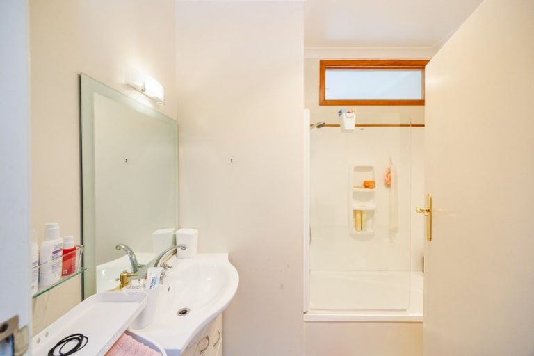 Photo of property in 27 Pahiatua Street, Hokowhitu, Palmerston North, 4410