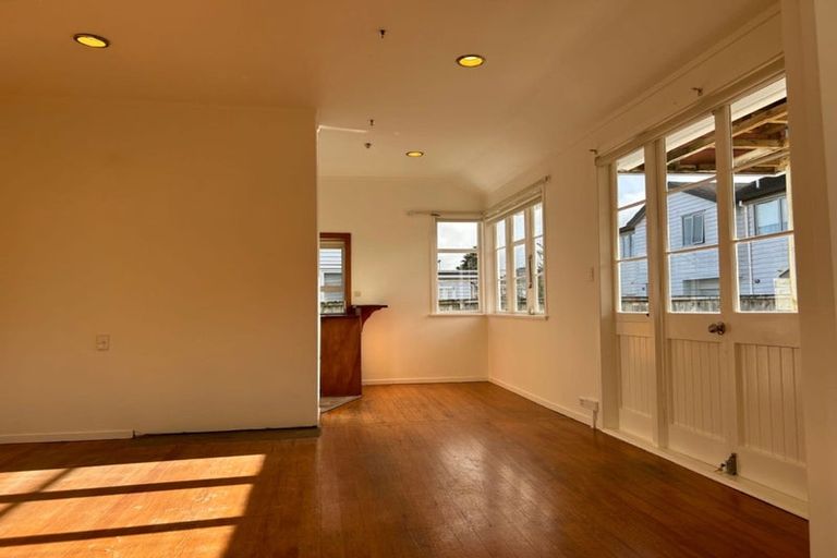 Photo of property in 35 Anzac Street, Takapuna, Auckland, 0622