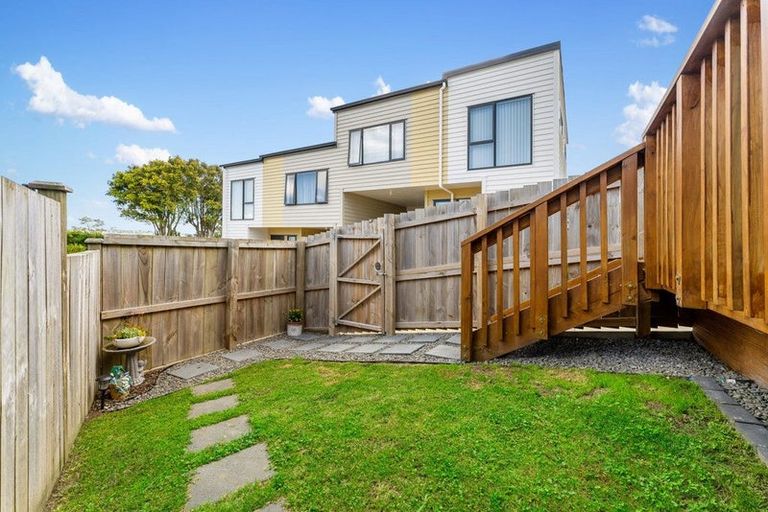 Photo of property in 50d Sandgate Avenue, Botany Downs, Auckland, 2010