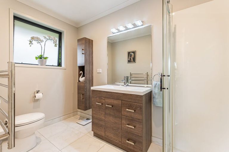 Photo of property in 24 Hooton Drive, Kumeu, 0810