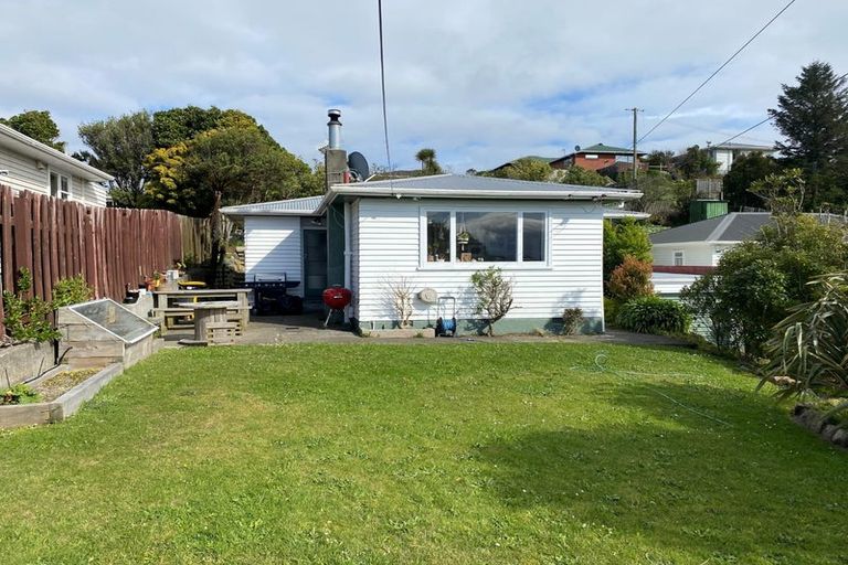 Photo of property in 60 Ruskin Road, Newlands, Wellington, 6037