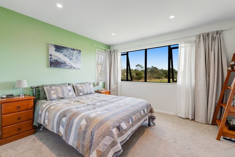 Photo of property in 30 Aitkenhead Court, Parakai, 0830