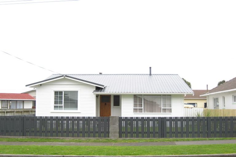 Photo of property in 26 Record Street, Fitzroy, New Plymouth, 4312