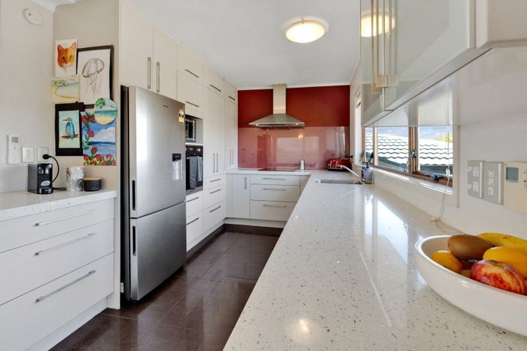 Photo of property in 7 Sunnyview Avenue, Shelly Park, Auckland, 2014