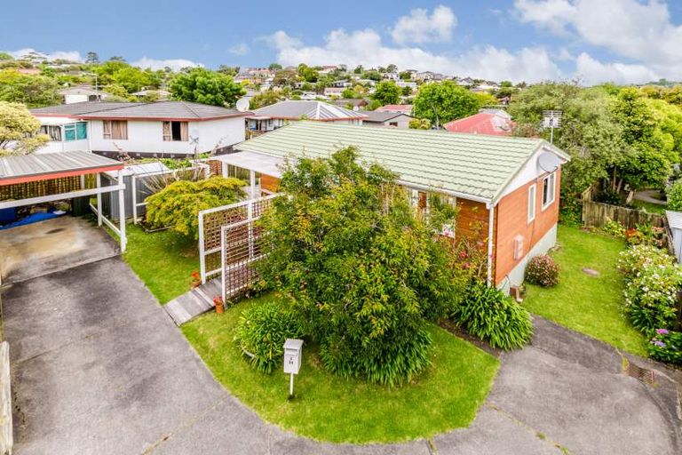 Photo of property in 2/28 Caribbean Drive, Unsworth Heights, Auckland, 0632