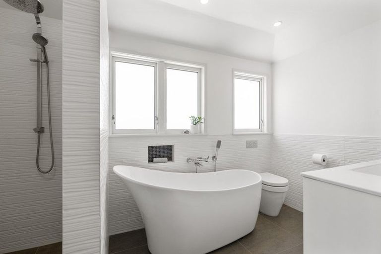 Photo of property in 1/50 Norwood Road, Bayswater, Auckland, 0622