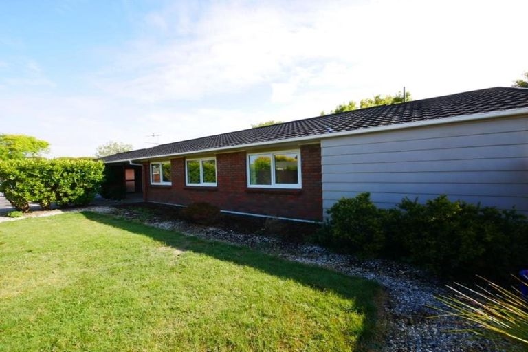 Photo of property in 14 Donzella Place, Conifer Grove, Takanini, 2112