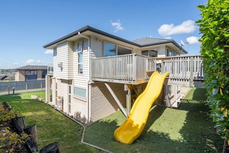 Photo of property in 9 Namsan Close, Fairview Heights, Auckland, 0632