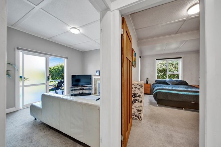Photo of property in 72 Broadway, Waitara, 4320