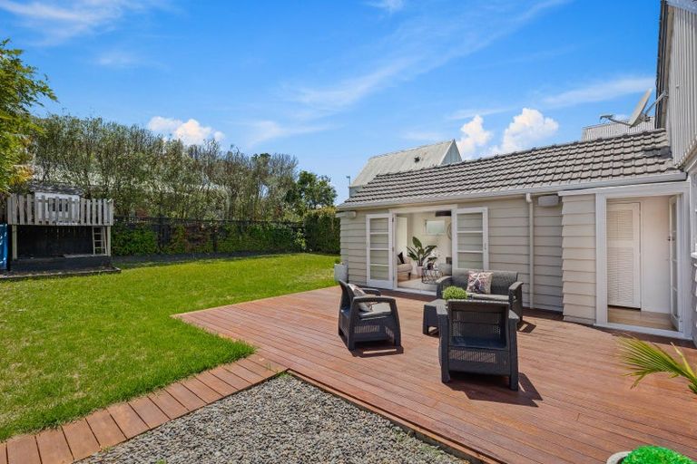 Photo of property in 28 Hanlon Crescent, Narrow Neck, Auckland, 0624