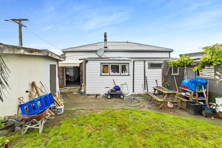 Photo of property in 12 Rhodes Street, Waimate, 7924