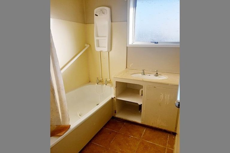 Photo of property in 1/1 Greenock Road, Ranui, Auckland, 0612