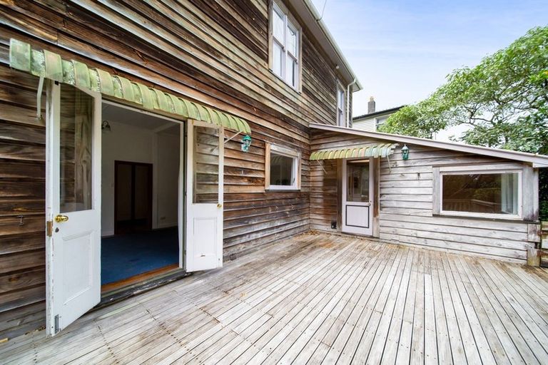 Photo of property in 44 Carrington Street, Lower Vogeltown, New Plymouth, 4310