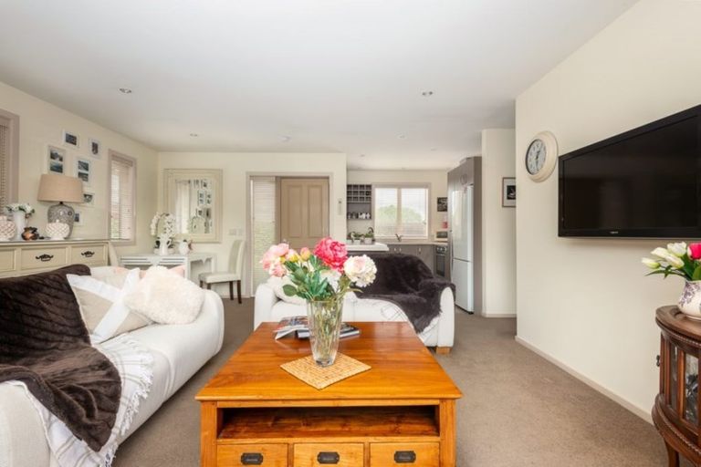 Photo of property in 2/49 Gardiners Road, Bishopdale, Christchurch, 8051