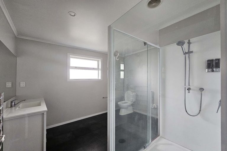 Photo of property in 11 Salas Place, Papakura, 2110