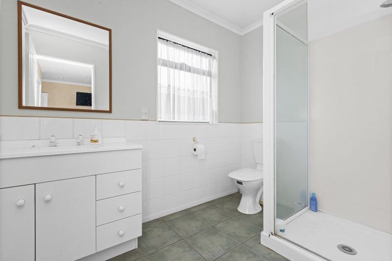 Photo of property in 15a Howard Road, Taradale, Napier, 4112