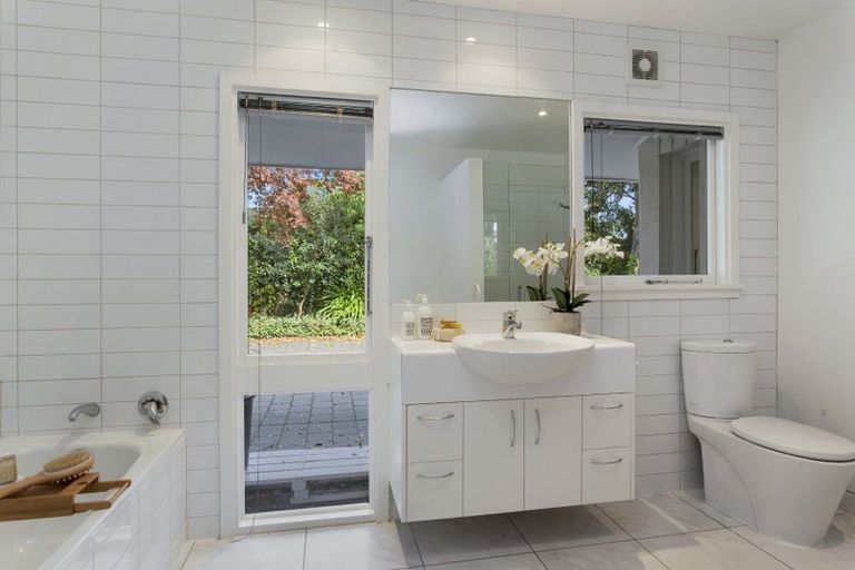 Photo of property in 17 Chepstow Avenue, Fendalton, Christchurch, 8052