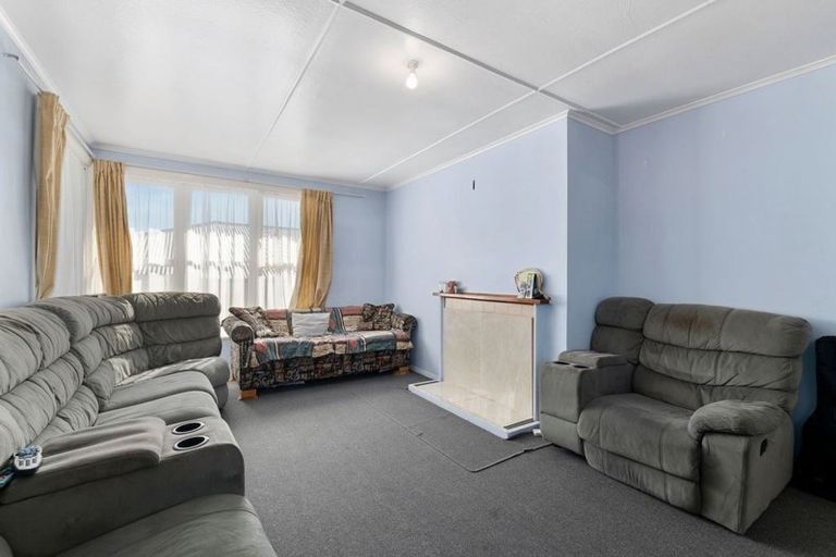 Photo of property in 12 Cornwall Crescent, Cannons Creek, Porirua, 5024