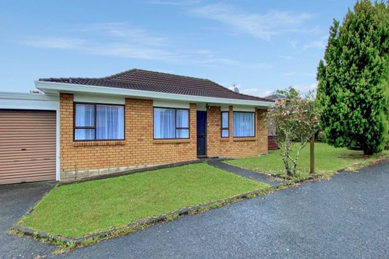 Photo of property in 2/116 Titirangi Road, New Lynn, Auckland, 0600