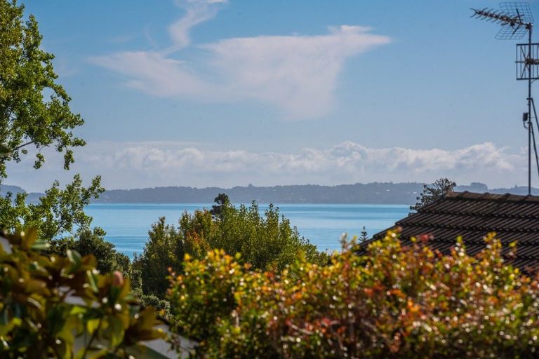 Photo of property in 8 Kerry Dell, Cockle Bay, Auckland, 2014