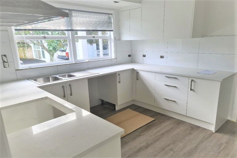 Photo of property in 6 Nicholson Place, Hillcrest, Auckland, 0627