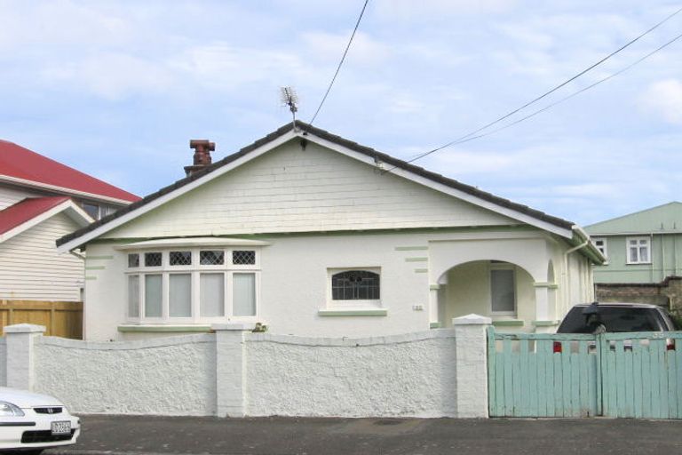 Photo of property in 35 Trent Street, Island Bay, Wellington, 6023