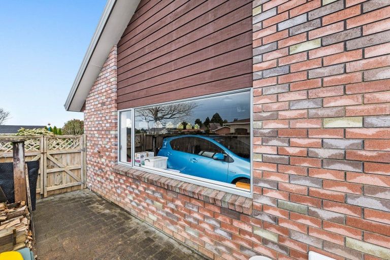 Photo of property in 35 Manu Crescent, Upper Vogeltown, New Plymouth, 4310