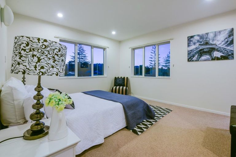 Photo of property in 10a Greenslade Crescent, Northcote, Auckland, 0627