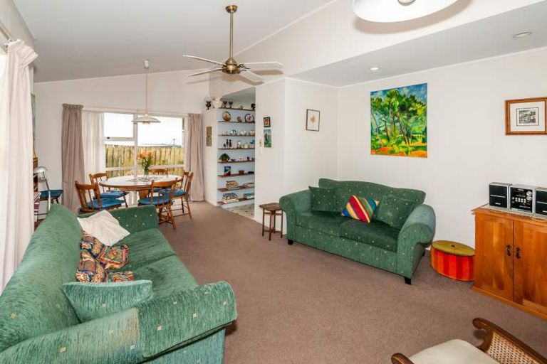 Photo of property in 2/28 Caribbean Drive, Unsworth Heights, Auckland, 0632