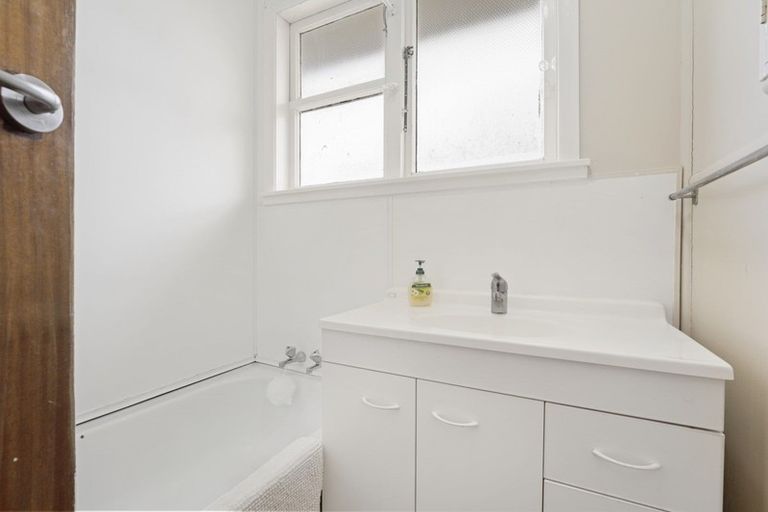 Photo of property in 12 Leeds Street, Milson, Palmerston North, 4414