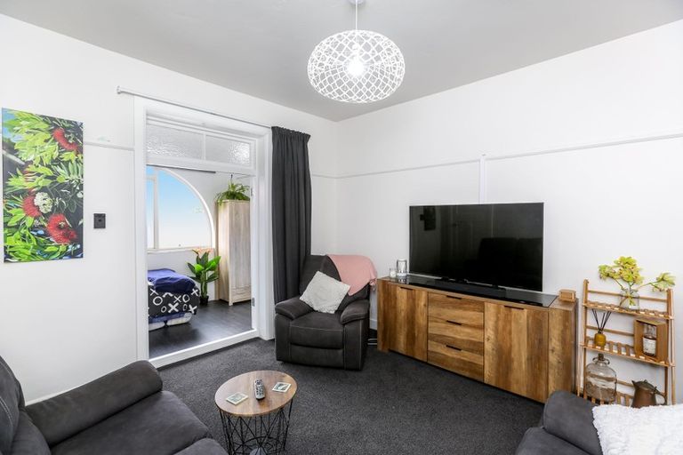 Photo of property in 127 Saint Aubyn Street, New Plymouth, 4310