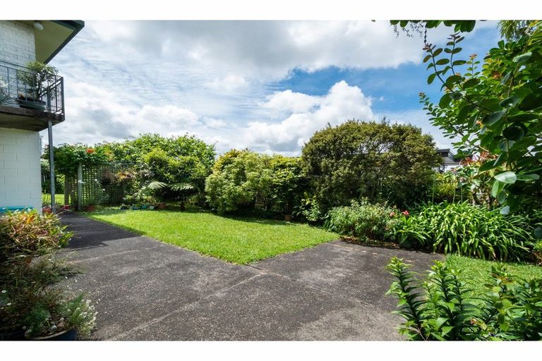 Photo of property in 24 Widmore Drive, Massey, Auckland, 0614
