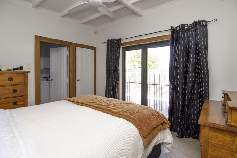 Photo of property in 12 Napier Road, Terrace End, Palmerston North, 4410