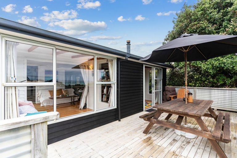 Photo of property in 3 Kelly Street, Baylys Beach, Dargaville, 0377