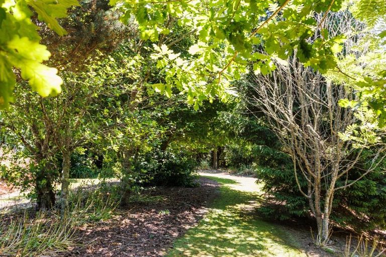 Photo of property in 126 Turitea Road, Fitzherbert, Palmerston North, 4472