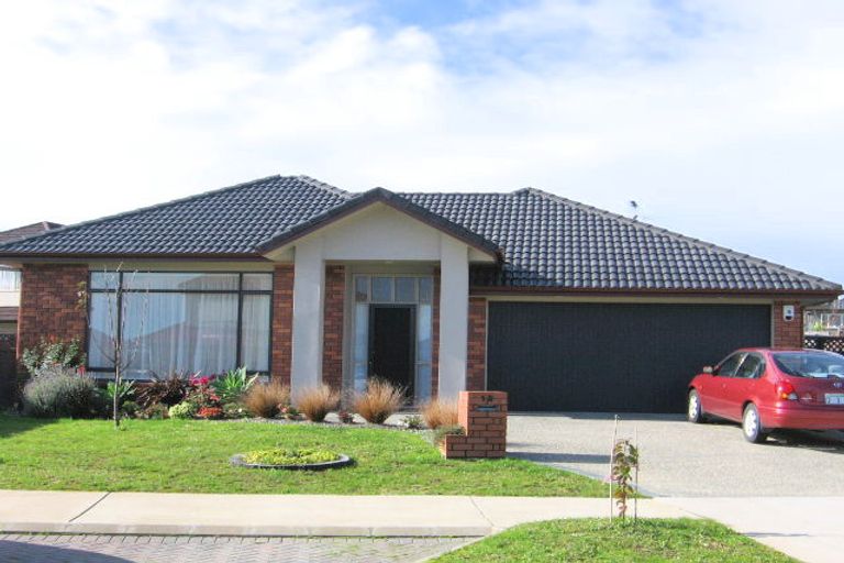 Photo of property in 12 Oswald Close, Flat Bush, Auckland, 2016