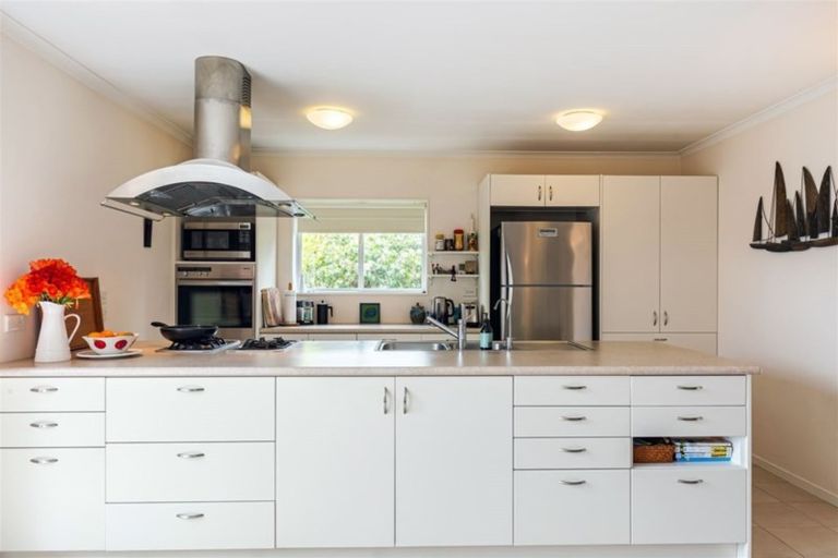 Photo of property in 79 Nimstedt Avenue, Oteha, Auckland, 0632