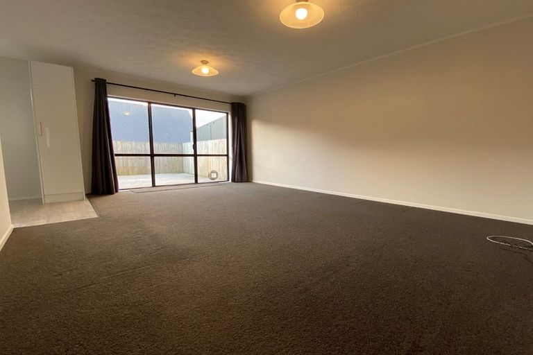 Photo of property in 2/11 Te Arawi Street, Takapuwahia, Porirua, 5022