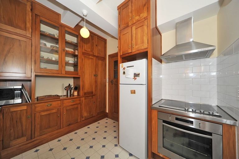 Photo of property in Chevening Flats, 90 Salamanca Road, Kelburn, Wellington, 6012