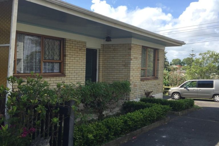 Photo of property in 2/52 Butterworth Drive, Glendene, Auckland, 0602