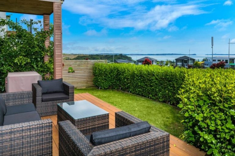 Photo of property in 1 Coastview Lane, Long Bay, Auckland, 0630