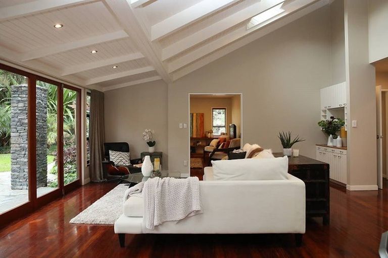 Photo of property in 1 The Knoll, Greenhithe, Auckland, 0632